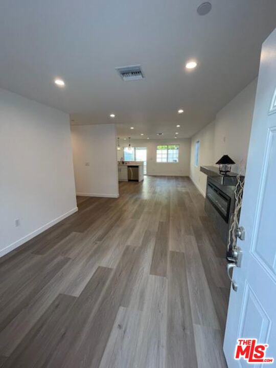 4522 Mammoth Avenue, Sherman Oaks CA: https://media.crmls.org/mediaz/a5a92cf3-e403-4bd1-99cf-0e7b5ca88d1e.jpg
