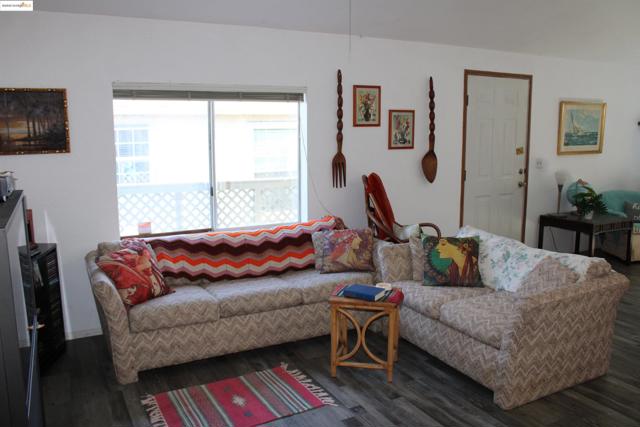 3210 Stone Rd, Bethel Island CA: https://media.crmls.org/mediaz/a5a9870a-7bbf-431d-bebe-5b97f706c079.jpg