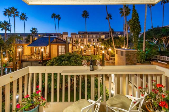 Detail Gallery Image 2 of 44 For 999 N Pacific St #C201,  Oceanside,  CA 92054 - 1 Beds | 1 Baths