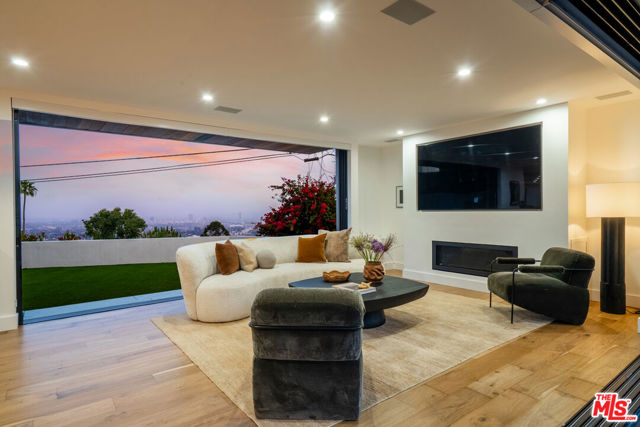 8021 Floral Avenue, Los Angeles CA: https://media.crmls.org/mediaz/a5a9ab9f-e6bb-4d9e-9965-34b2729d5f1f.jpg