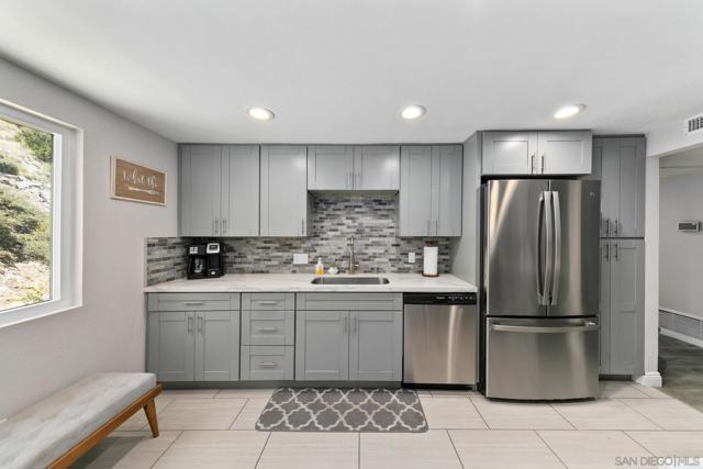 4366 Caminito Pintoresco, San Diego CA: https://media.crmls.org/mediaz/a5a9d120-2173-4313-a5c2-4ee6ca2a9b41.jpg