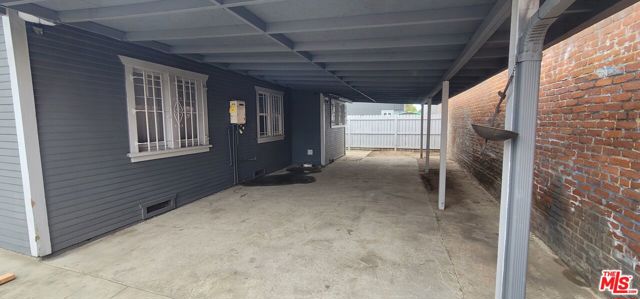 16508 S Menlo Avenue, Los Angeles CA: https://media.crmls.org/mediaz/a5aa3d6c-0932-4790-93c7-3c4ff1712ada.jpg