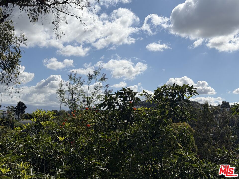 https://media.crmls.org/mediaz/a5aaaf9e-7d91-41ce-ada0-13f8bb86caf6.jpg?preset=X-Large