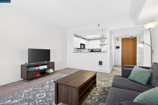 988 Franklin St, Oakland CA: https://media.crmls.org/mediaz/a5aab58c-c978-46a2-9c10-805cdbd265a3.jpg