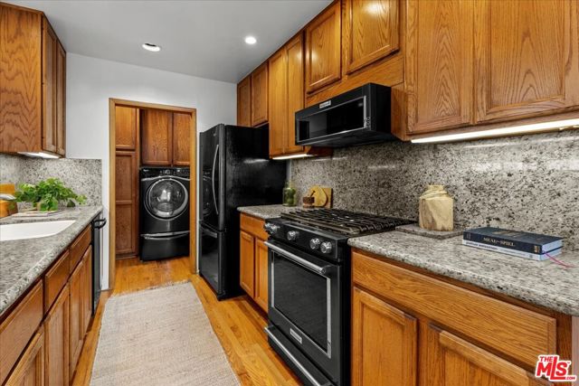 1620 18th Street, Manhattan Beach CA: https://media.crmls.org/mediaz/a5aae5c8-54ca-4eed-adda-9c34ba6b4c17.jpg