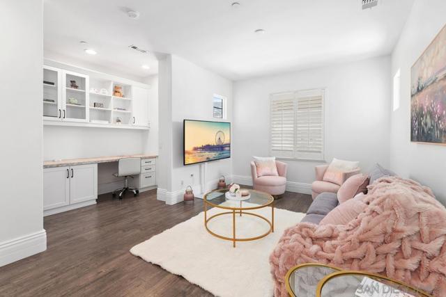 10237 Paseo De Linda, San Diego CA: https://media.crmls.org/mediaz/a5aaf8fa-3e0e-4a0c-9816-286f9a0bda40.jpg