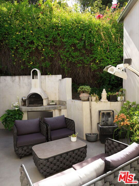 14622 Valley Vista Boulevard, Sherman Oaks CA: https://media.crmls.org/mediaz/a5ab06d6-ca6b-4ba8-b00d-d7d78107ea0c.jpg