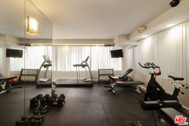 4702 Fulton Avenue, Sherman Oaks CA: https://media.crmls.org/mediaz/a5ab3349-9884-412c-8210-a972e2cabe8b.jpg
