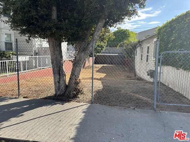 2620 2nd Street photo 4
