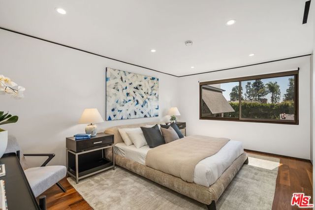 1005 Elden Way, Beverly Hills CA: https://media.crmls.org/mediaz/a5ab8c95-689d-4de0-8cf1-ea5e8d2e5e55.jpg