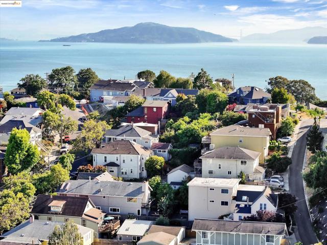 336 Washington Ave, Richmond CA: https://media.crmls.org/mediaz/a5abc55b-a06d-480d-b6e2-bd75bac8b7a5.jpg