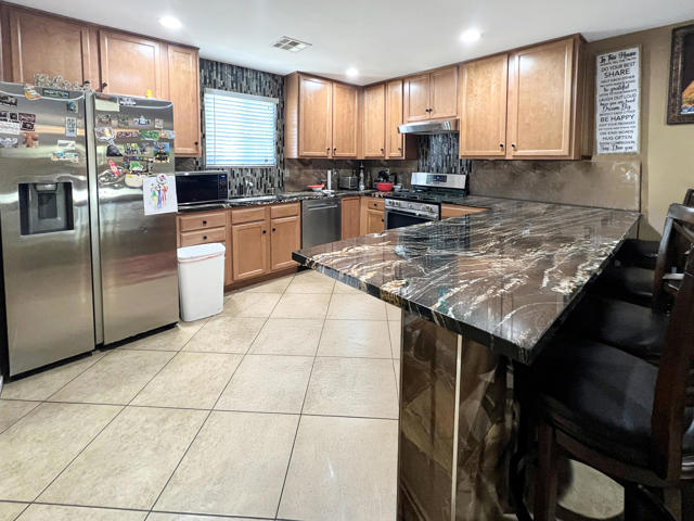 52402 Michelle Drive, Coachella CA: https://media.crmls.org/mediaz/a5ac2858-b2e2-4683-9b6f-f64d43e676a9.jpg