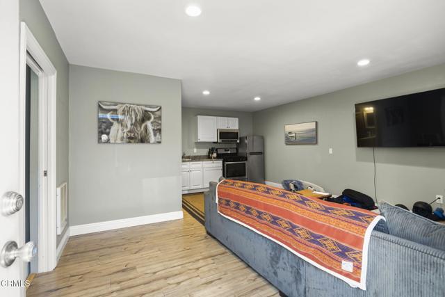 168 S Palm Street, Ventura CA: https://media.crmls.org/mediaz/a5ac7c29-e377-44f6-8017-538e22085622.jpg