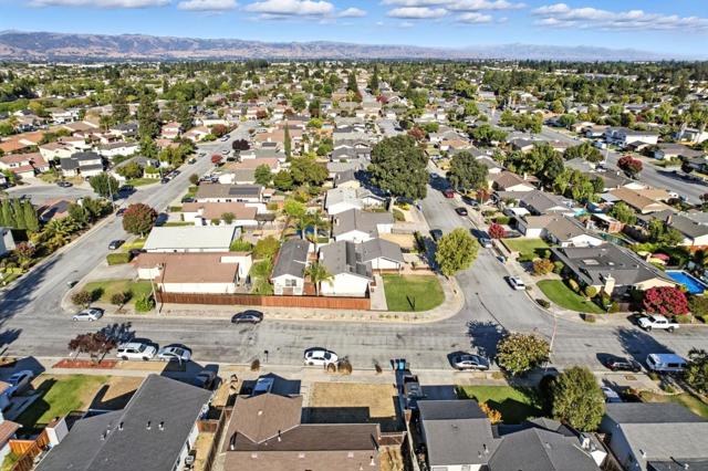 1297 Chesbro Way, Gilroy CA: https://media.crmls.org/mediaz/a5acf69d-b1ad-45b8-9b72-37f7c973a7df.jpg