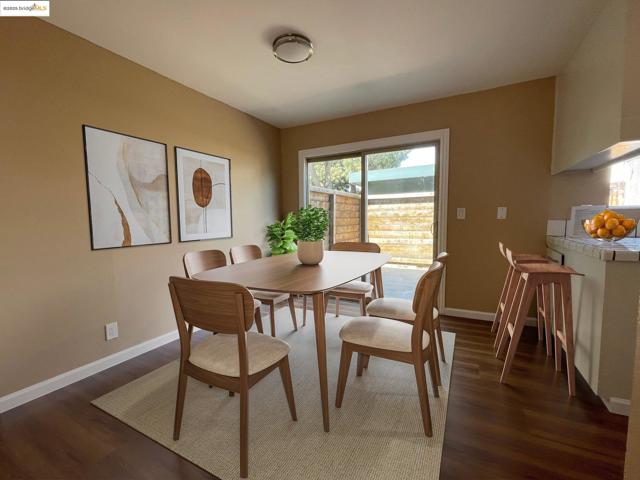 3300 Northwood Dr, Concord CA: https://media.crmls.org/mediaz/a5ad2cd1-4f28-4549-860c-bb62037dfa6f.jpg