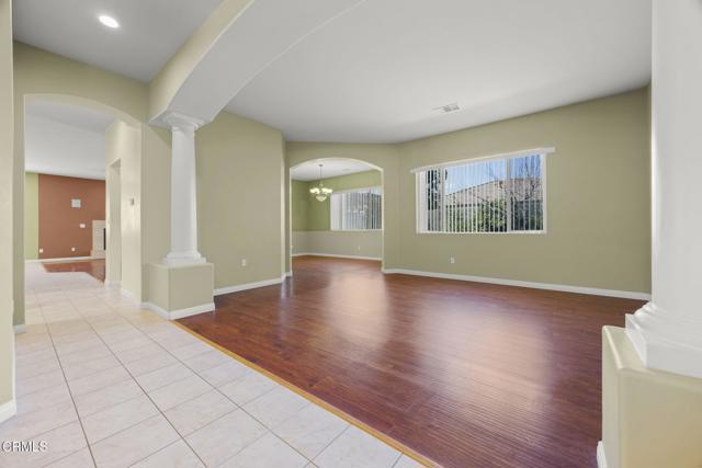 13418 Giro Drive, Bakersfield CA: https://media.crmls.org/mediaz/a5ad7f72-55d7-47ac-bd85-a54c3784e536.jpg