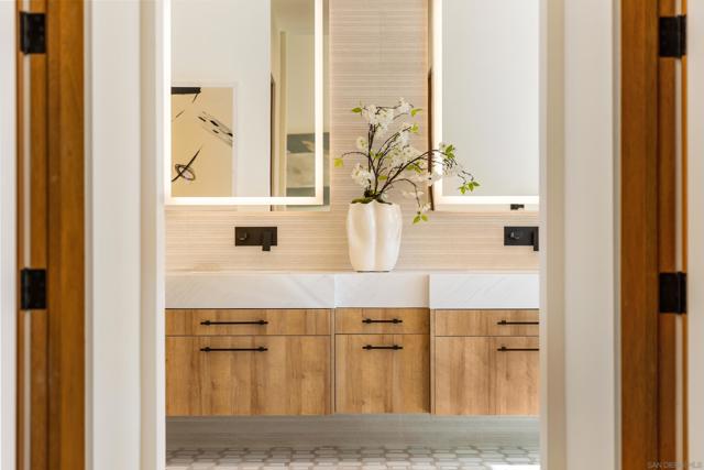 5758 60 Las Palomas, Rancho Santa Fe CA: https://media.crmls.org/mediaz/a5adc847-8fbf-42eb-b06a-3dce097850b9.jpg