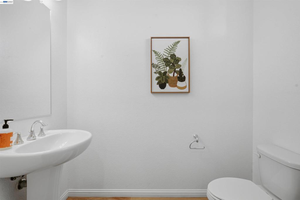 https://media.crmls.org/mediaz/a5ae0298-bc81-4031-bbe5-3c7812dc76f5.jpg?preset=X-Large