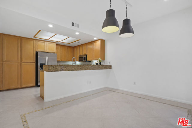 6457 Zuma View Place, Malibu CA: https://media.crmls.org/mediaz/a5ae21d5-2e3e-4650-b9ff-087e9e57fce2.jpg