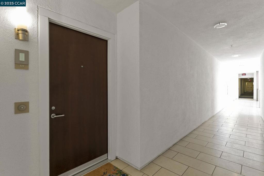 https://media.crmls.org/mediaz/a5ae3858-6d9a-4e5c-bb6e-6441ad50b92a.jpg?preset=X-Large