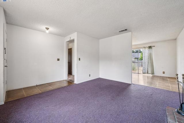 220 PEMBROKE DRIVE, Vallejo CA: https://media.crmls.org/mediaz/a5ae62dc-be72-4018-bdf3-2f84abcc4148.jpg