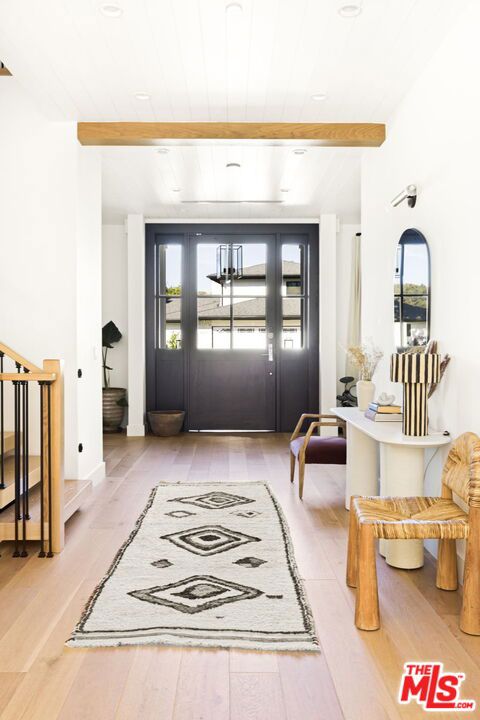 6310 Mirror Lake Drive, Los Angeles CA: https://media.crmls.org/mediaz/a5aecc0a-8e09-48ff-b860-c975fe37f227.jpg