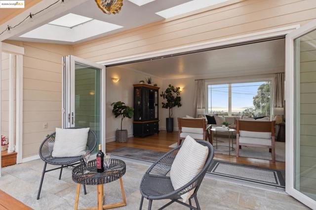 1034 Navellier St, El Cerrito CA: https://media.crmls.org/mediaz/a5afcfd8-a5f6-42dd-99bc-35c22b79a68d.jpg