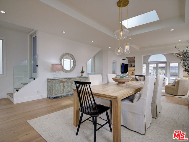 209 19th Street, Manhattan Beach CA: https://media.crmls.org/mediaz/a5b07cfd-35cf-4039-85c1-c76ac459b0fe.jpg