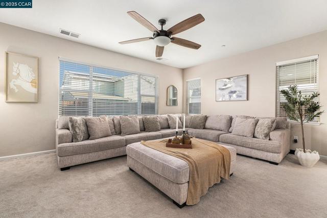 208 Littleton St, Oakley CA: https://media.crmls.org/mediaz/a5b0aff0-fbce-4d5a-91e4-f6ce050a6323.jpg