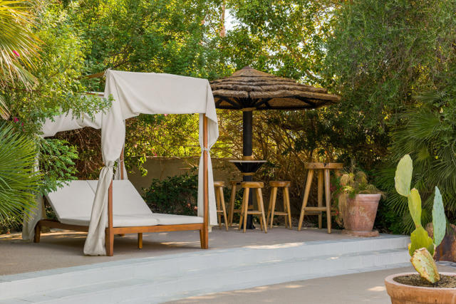 201 Augusta Drive, Palm Desert CA: https://media.crmls.org/mediaz/a5b1d715-8dbb-432a-9254-fe789887366d.jpg