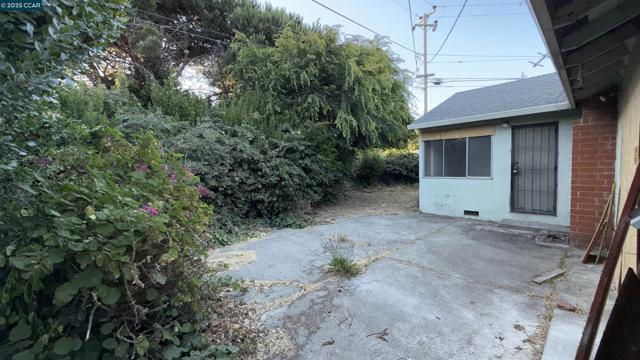 2946 Oxford Ave, Richmond CA: https://media.crmls.org/mediaz/a5b24757-175e-4b09-931f-1001f5f8ee76.jpg