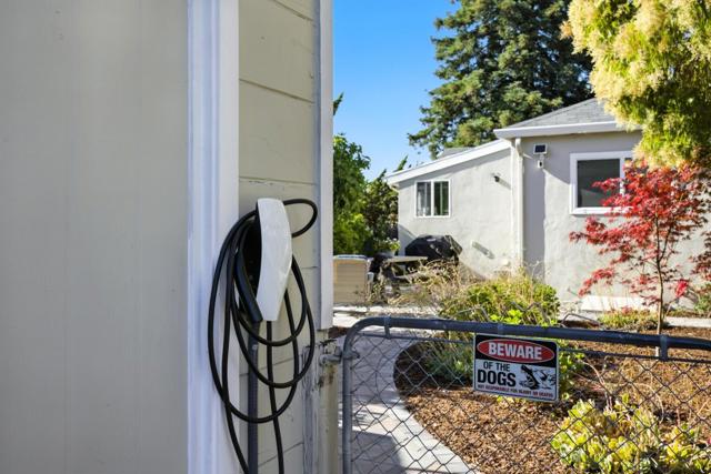 1097 10th Avenue, Redwood City CA: https://media.crmls.org/mediaz/a5b2f00a-3040-4925-8b3a-91f38e61a9d9.jpg