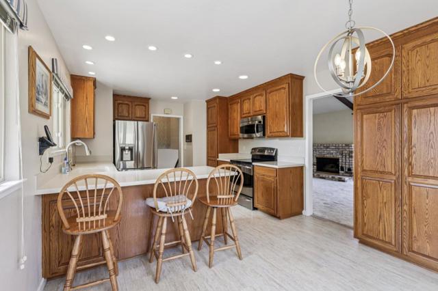 908 Park Pacifica Avenue, Pacifica CA: https://media.crmls.org/mediaz/a5b30a16-b764-4656-8aa1-7b920ca9e4c6.jpg