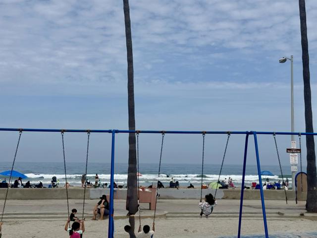 8110 El Paseo Grande, La Jolla CA: https://media.crmls.org/mediaz/a5b3a392-6322-4e33-b82f-fea5a4f60206.jpg
