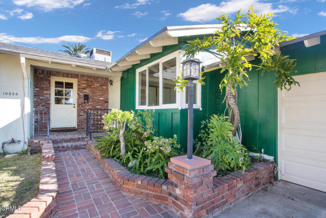 Detail Gallery Image 4 of 33 For 10834 Sevenhills Dr, Los Angeles,  CA 91042 - 3 Beds | 2 Baths