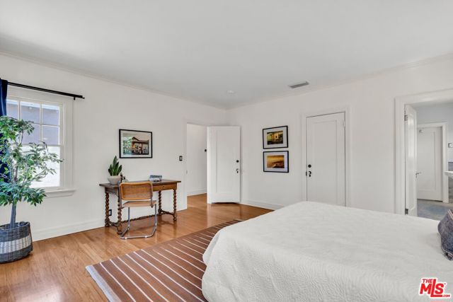 1709 Buckingham Road, Los Angeles CA: https://media.crmls.org/mediaz/a5b3e37a-de56-48b3-b2e1-05f19db9c832.jpg