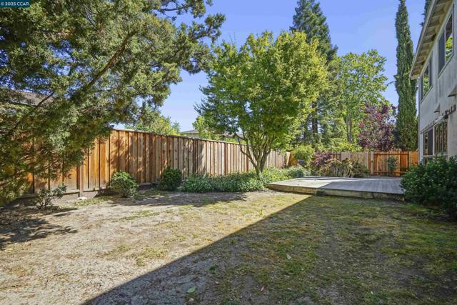 220 Daylight Pl, Danville CA: https://media.crmls.org/mediaz/a5b42360-15a7-4188-bbde-95117827087e.jpg