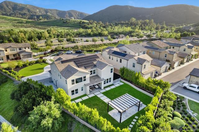 2807 California Poppy Street, Escondido CA: https://media.crmls.org/mediaz/a5b50aae-d6c0-4716-9467-a8a53efd7462.jpg