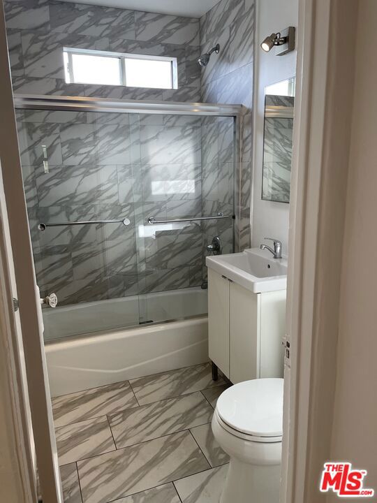 368 N GENESEE Avenue, Los Angeles CA: https://media.crmls.org/mediaz/a5b67f13-bc7d-47ad-9d29-f985e6ffe5a5.jpg
