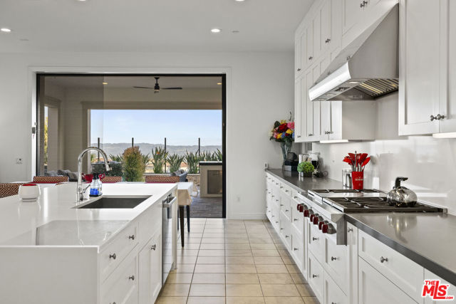 20162 W Cromwell Way, Porter Ranch CA: https://media.crmls.org/mediaz/a5b6ac1c-90cb-475b-809e-2a08978c55ae.jpg