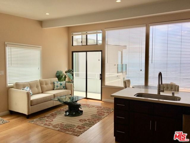 25164 Malibu Road, Malibu CA: https://media.crmls.org/mediaz/a5b6c922-c300-45e1-86df-f917c3171ef9.jpg