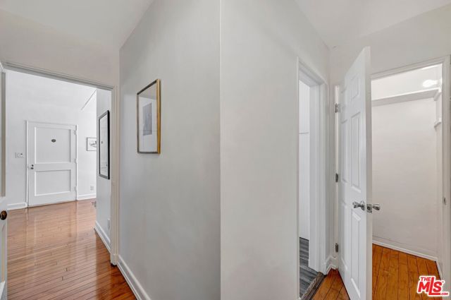 5513 Village, Los Angeles CA: https://media.crmls.org/mediaz/a5b77ae1-76c1-4c34-8e5c-4c8fc37086cf.jpg