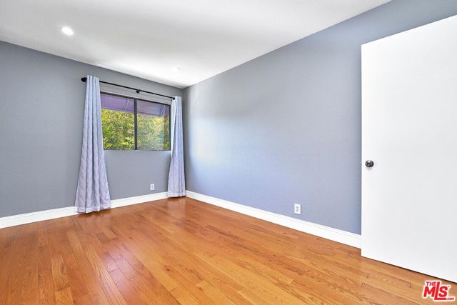 326 S Manhattan Place, Los Angeles CA: https://media.crmls.org/mediaz/a5b7e926-d6f0-4e4e-b694-cbf09ba15463.jpg