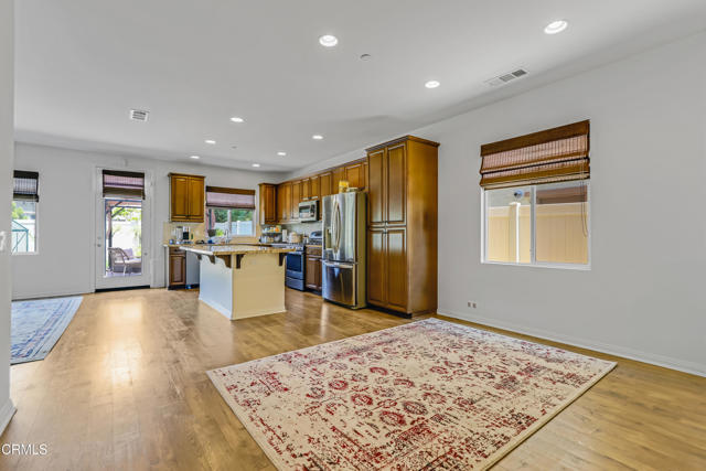 665 Tiber River Way, Oxnard CA: https://media.crmls.org/mediaz/a5b81f1a-fe8b-466a-92d0-7d51873abdc0.jpg