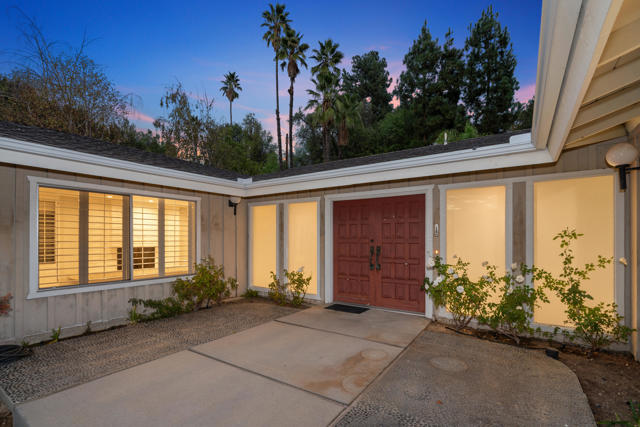 16445 Garvin Drive, Encino CA: https://media.crmls.org/mediaz/a5b82c78-4868-4e22-bde2-c7119dff1708.jpg
