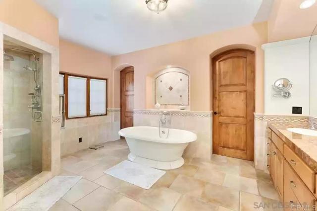 Detail Gallery Image 25 of 32 For 555 Ocean, Coronado,  CA 92118 - 4 Beds | 4/1 Baths