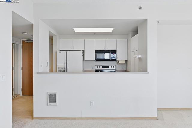 988 Franklin St, Oakland CA: https://media.crmls.org/mediaz/a5b876c0-04fc-4de5-a0f8-71bc42dc854d.jpg