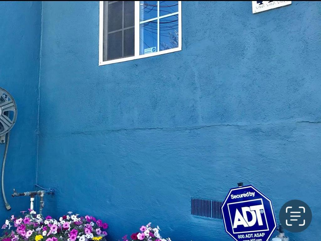 https://media.crmls.org/mediaz/a5b965ee-6f81-4df3-8a56-863d62ac2151.jpg?preset=X-Large