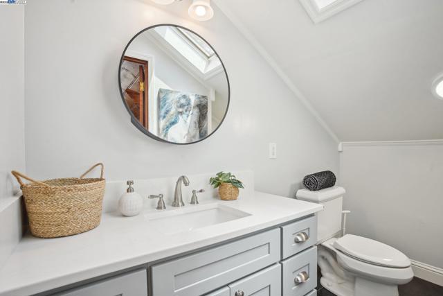 400 Paloma Ave, Pacifica CA: https://media.crmls.org/mediaz/a5b990d5-1b42-437b-8153-b1f5796577b7.jpg