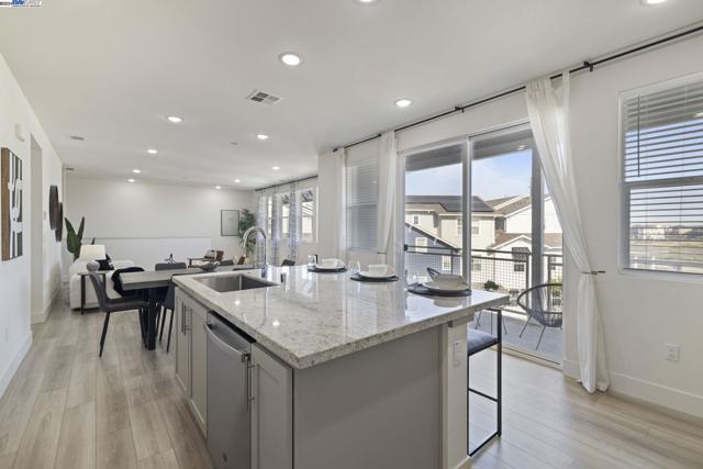 Image 14 of 39 For 9572 Seawind Way